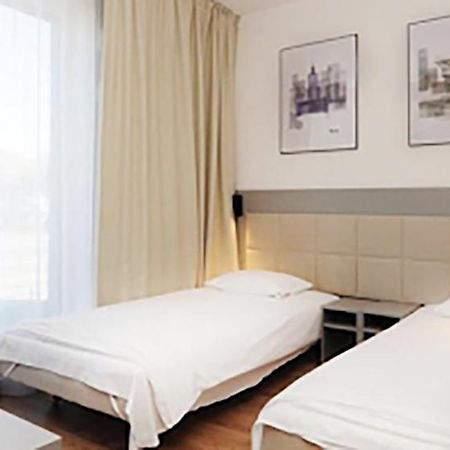 404 Rooms Wolska Apartament Varşova Dış mekan fotoğraf